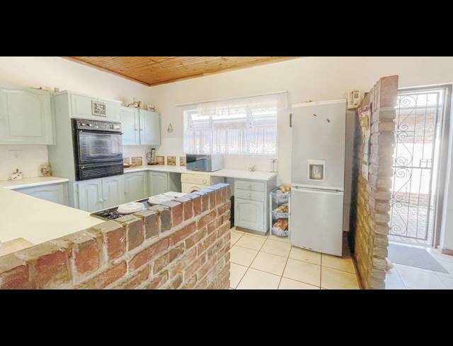 3 BEDROOM HOUSE RENTED IN BLUEWATER BAY
